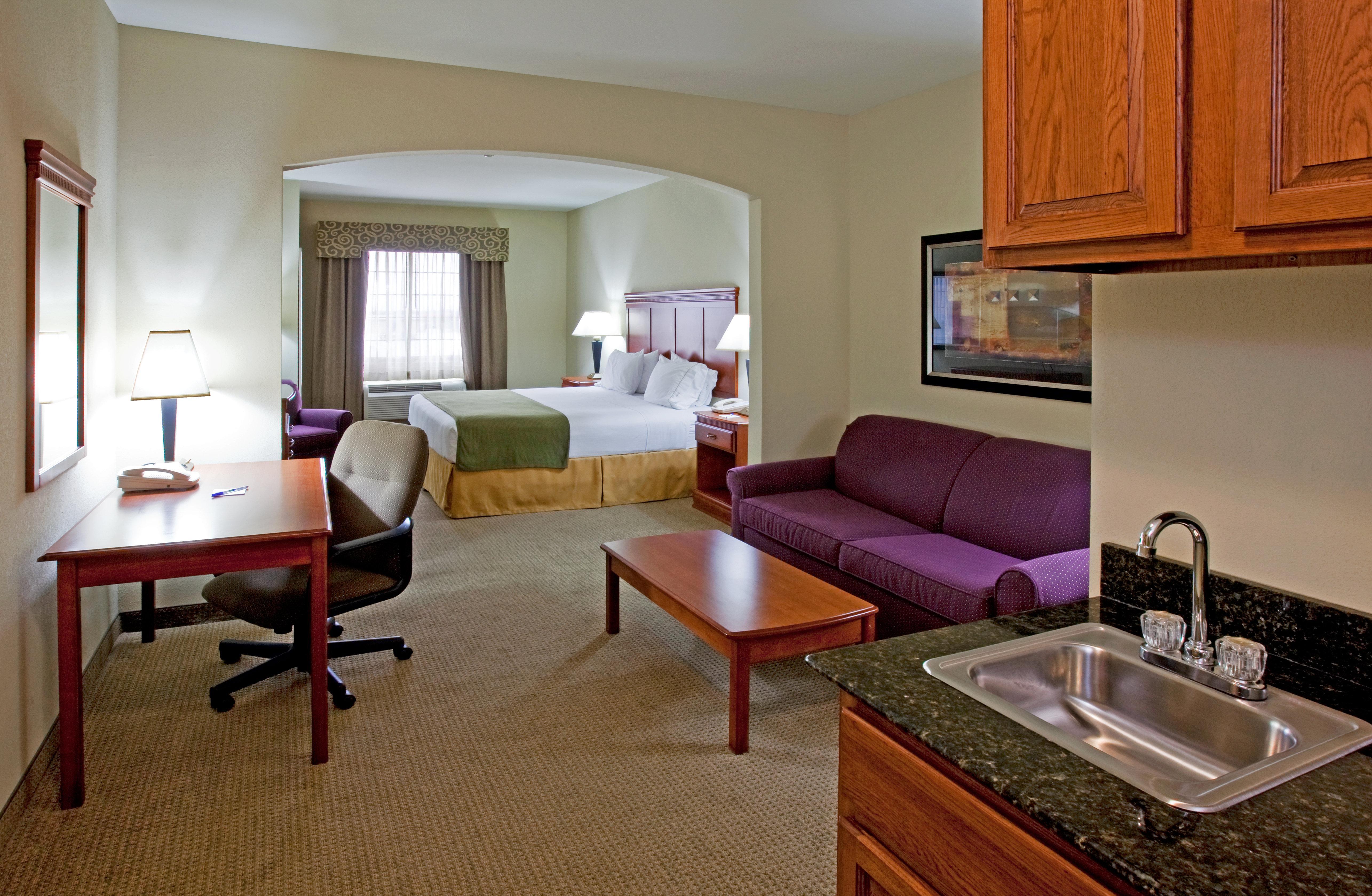 Holiday Inn Express Hotel And Suites Ada By Ihg Rum bild