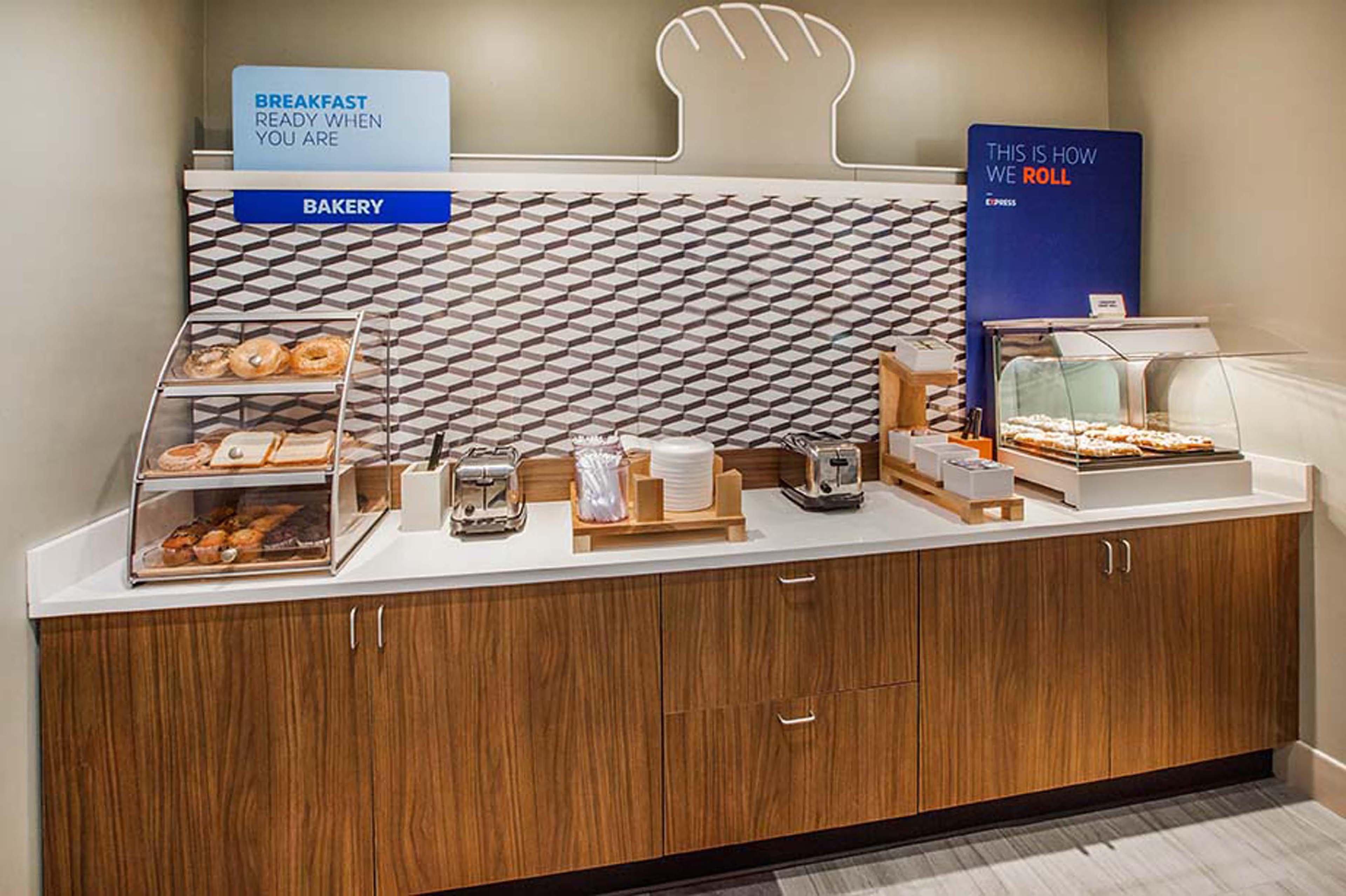 Holiday Inn Express Hotel And Suites Ada By Ihg Exteriör bild