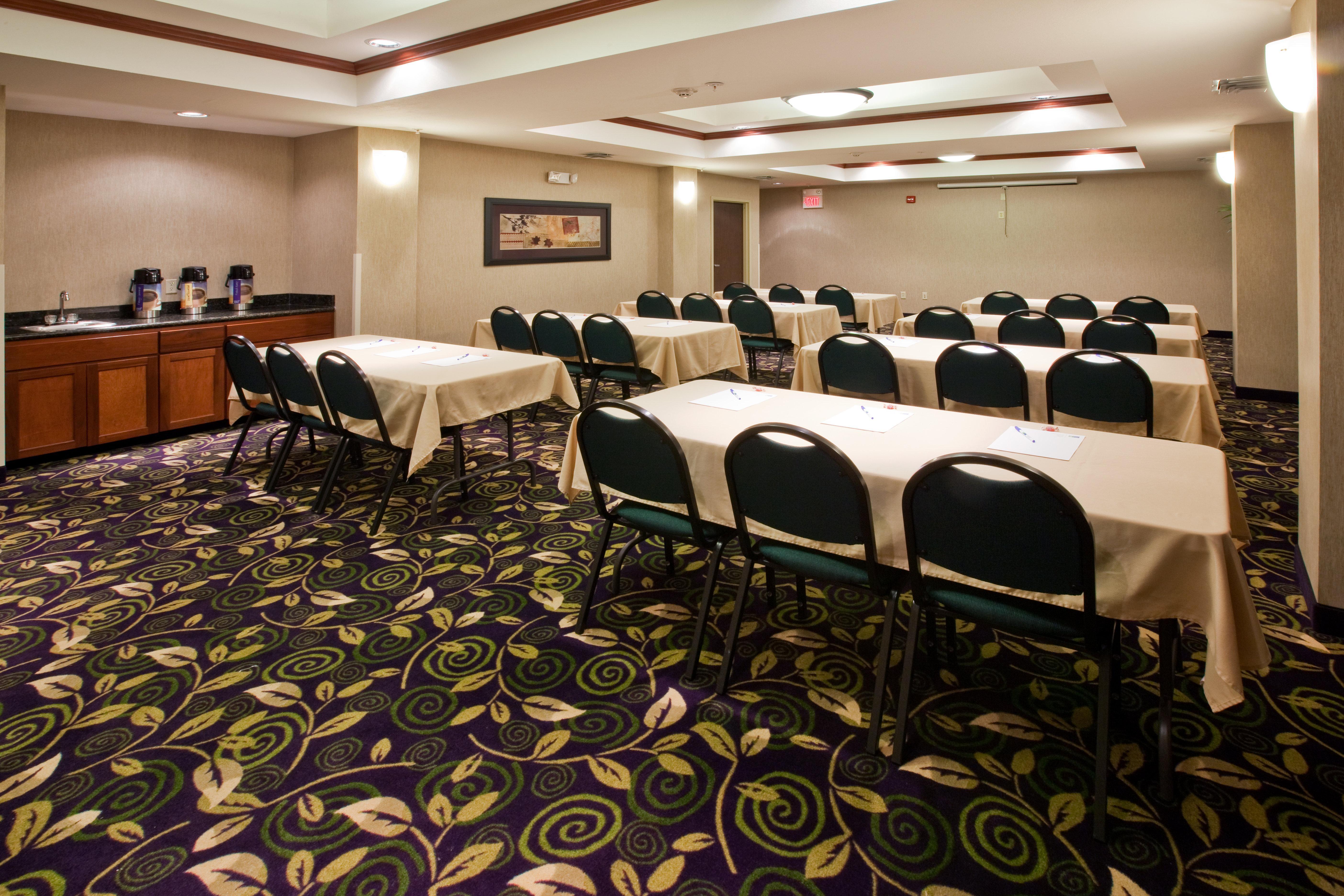 Holiday Inn Express Hotel And Suites Ada By Ihg Exteriör bild