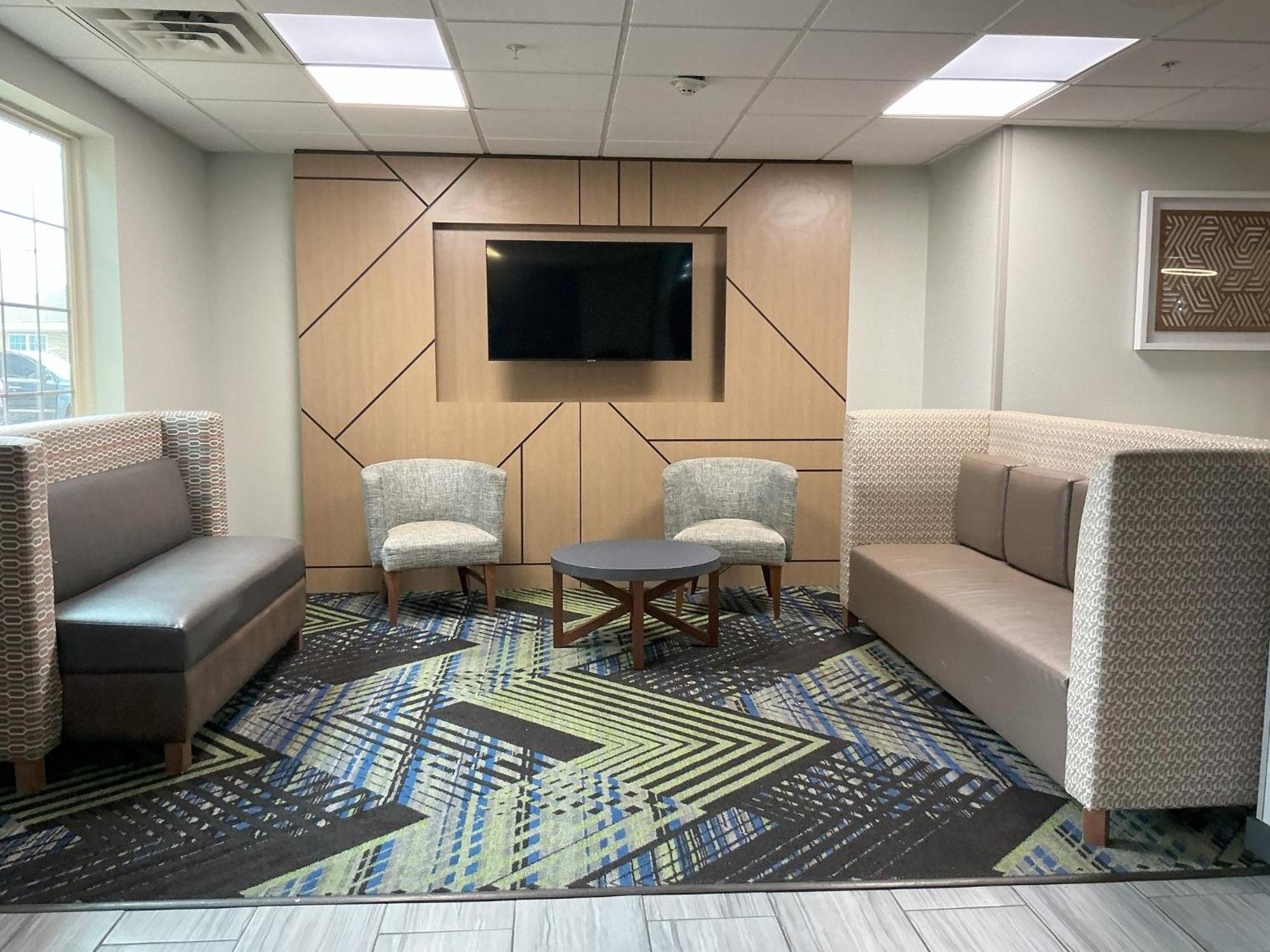 Holiday Inn Express Hotel And Suites Ada By Ihg Exteriör bild