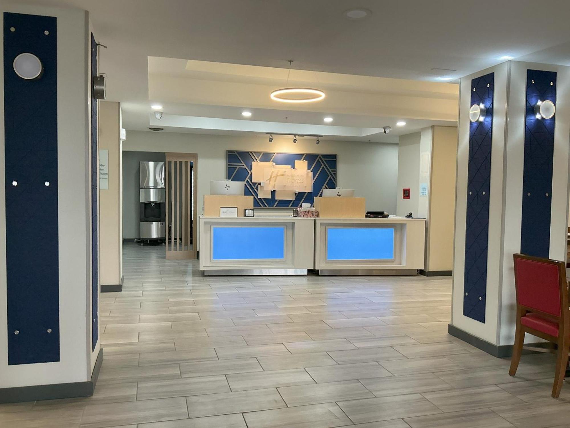 Holiday Inn Express Hotel And Suites Ada By Ihg Exteriör bild